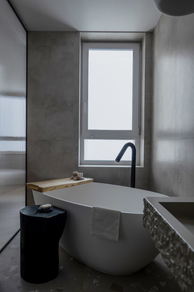 Светлая уютная ванная