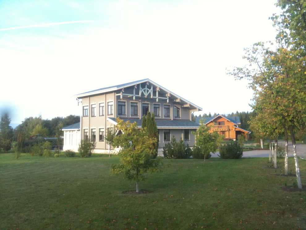 Фасады дома под Можайском до и после