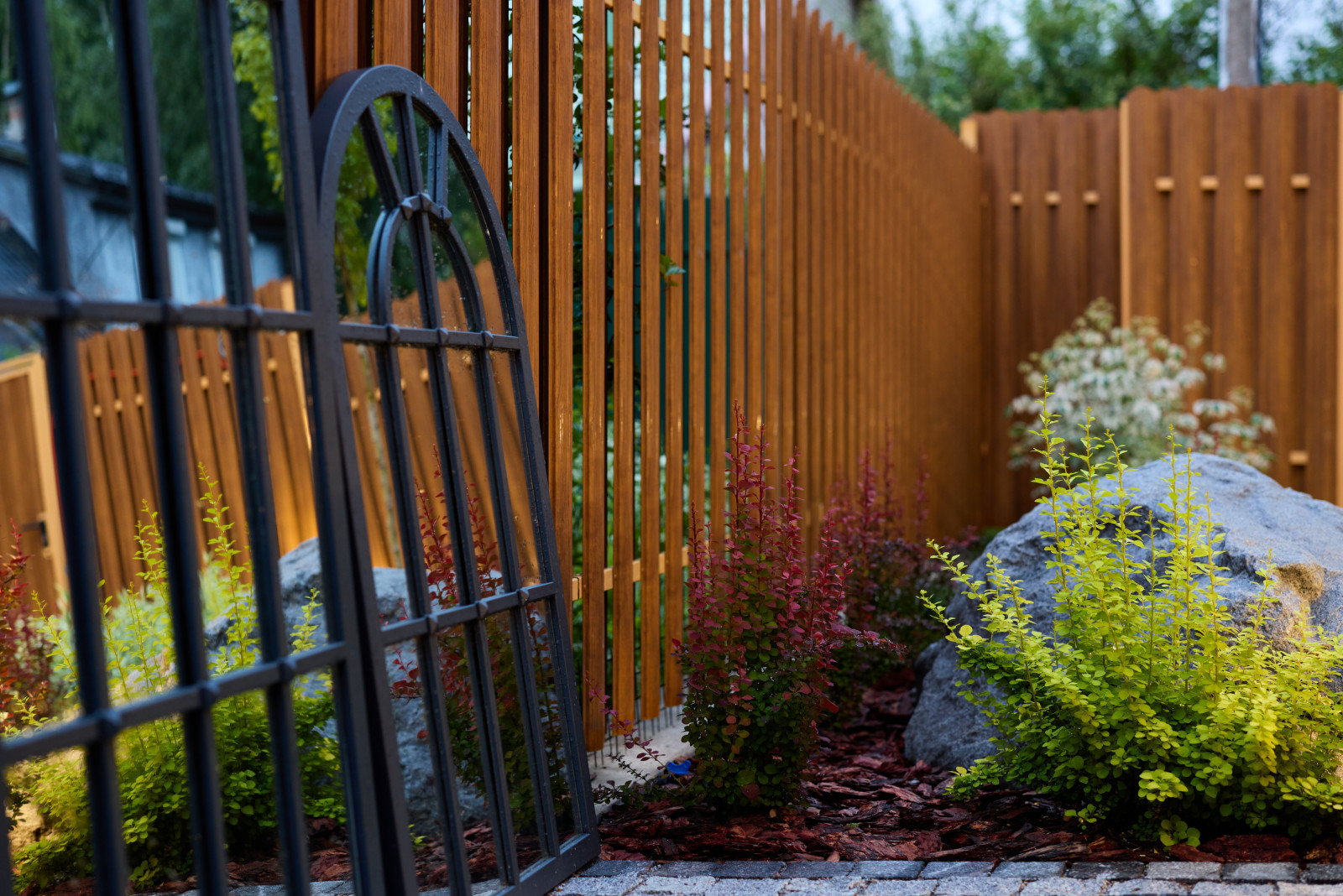 Сад со скатами для звездной пары актеров