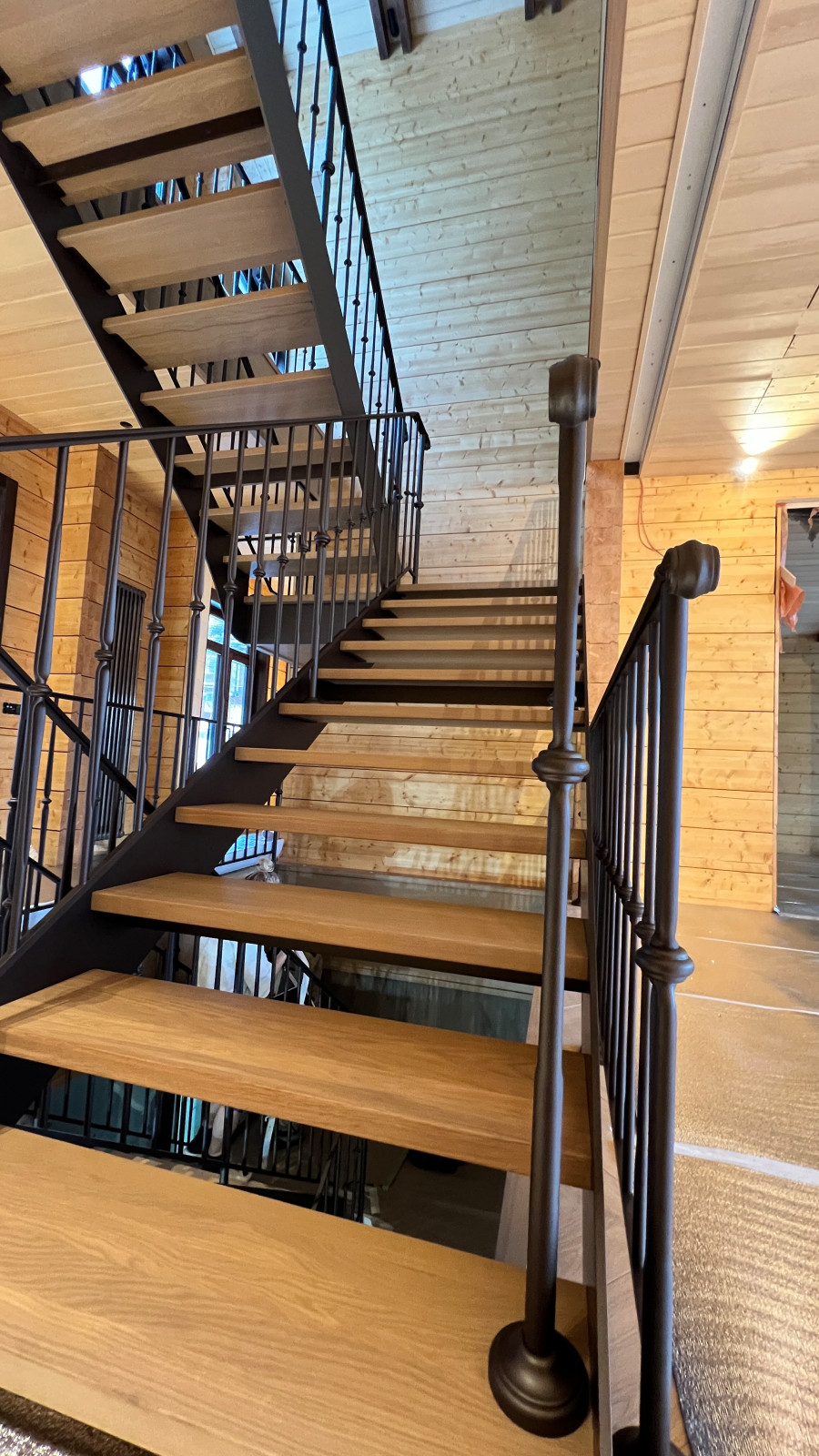 Лестницы с кованым ограждением
