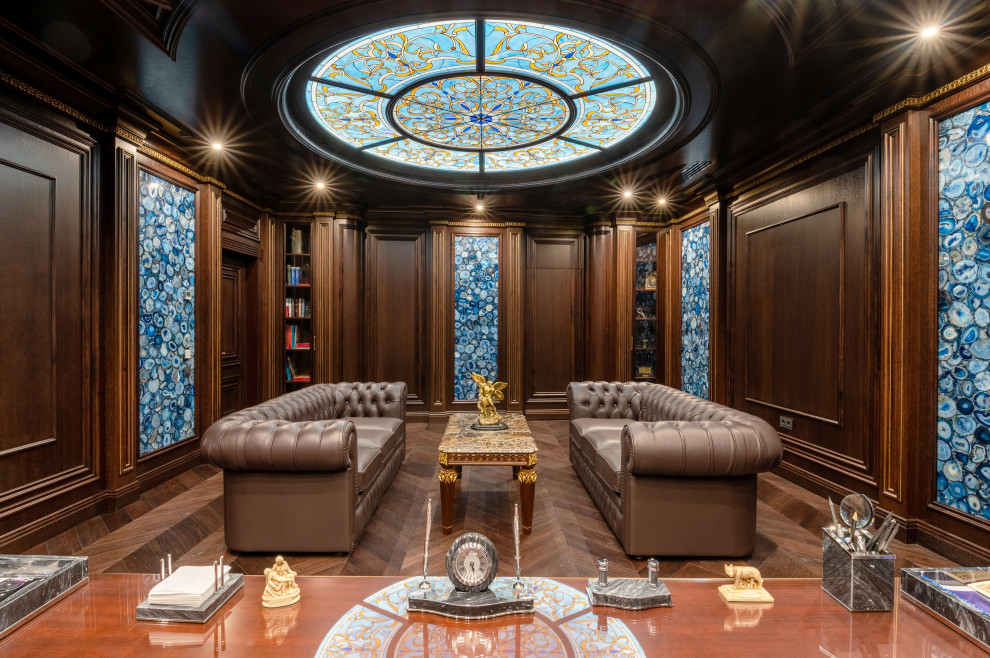 Домашний кабинет в темном дереве