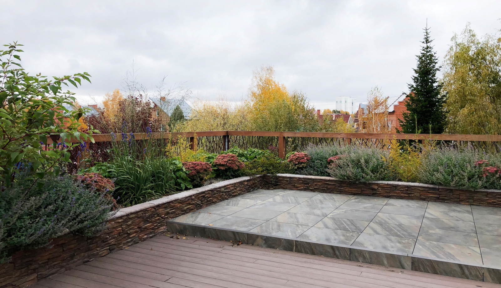 Розовое утро. Сад на крыше