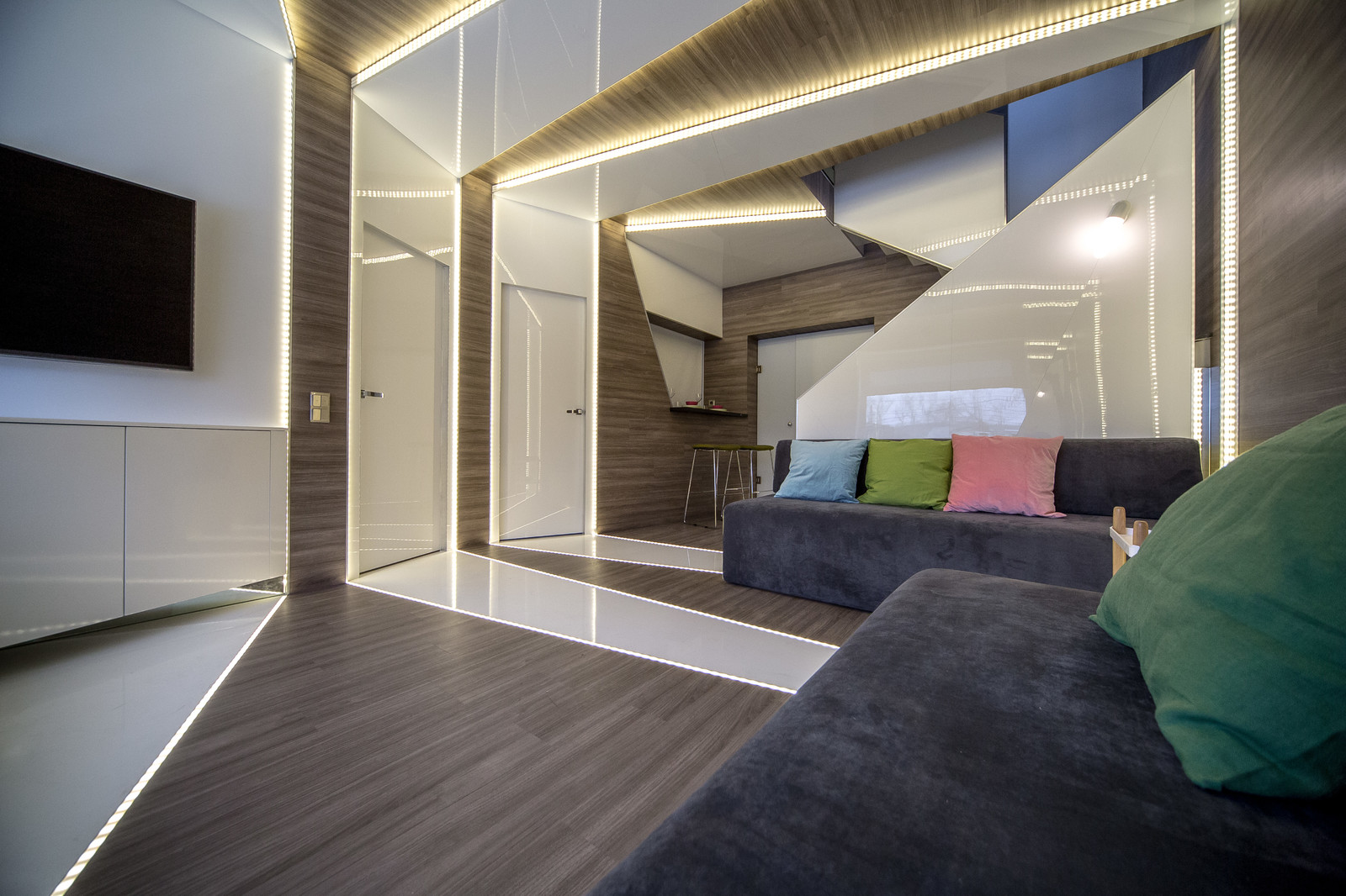 В ЛУЧАХ СВЕТА