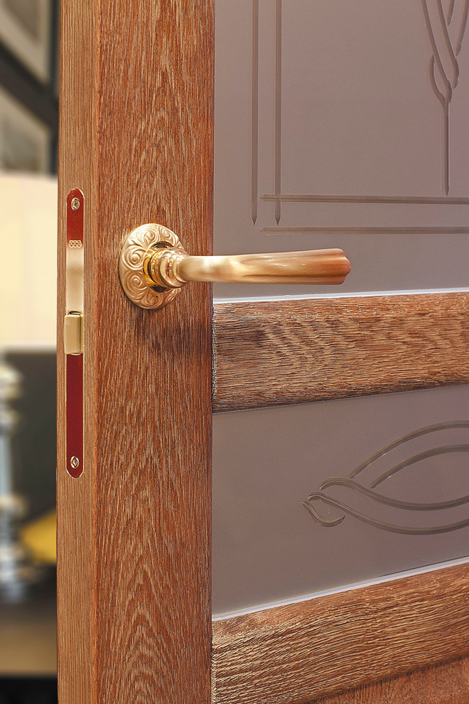 Alvero doors in details