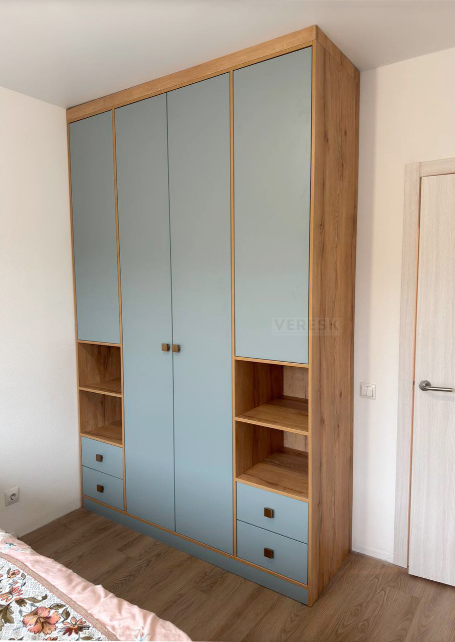 Распашные шкафы