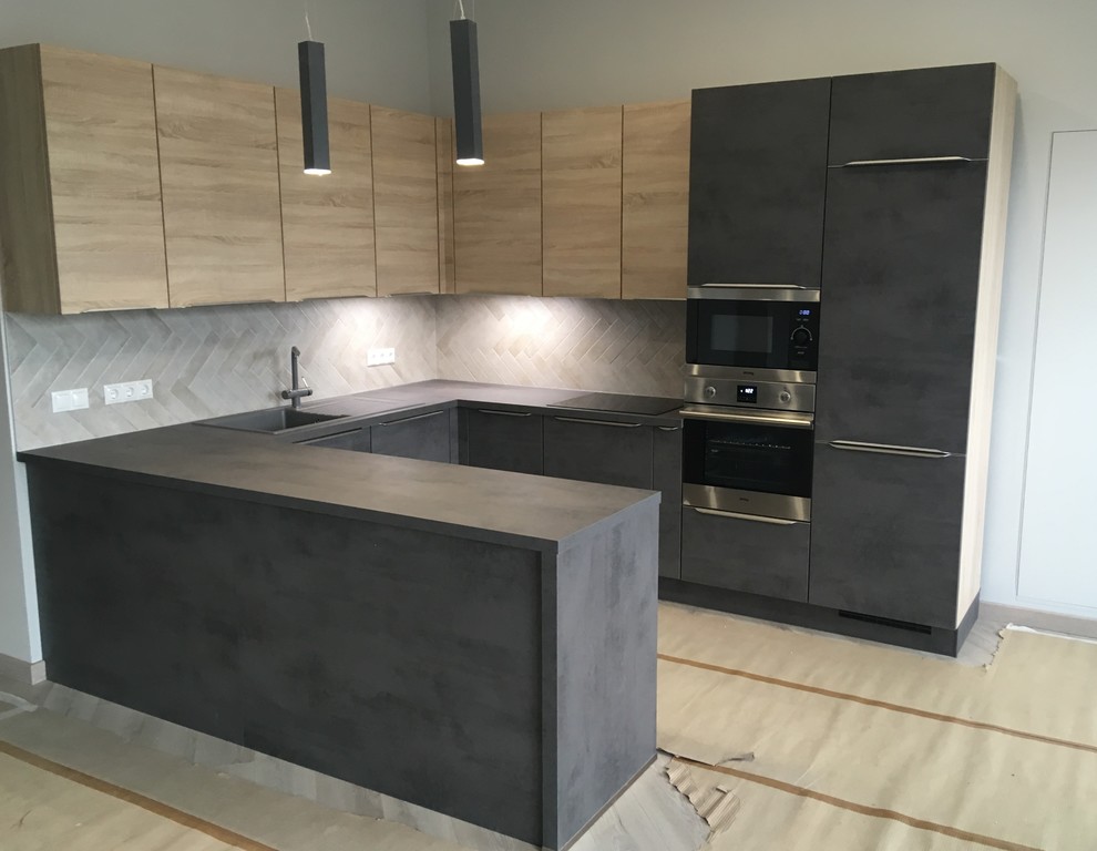 Обложка проекта: Темный бетон/дуб Сан Ремо