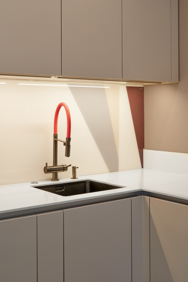 Квартира с видом на городскую набережную