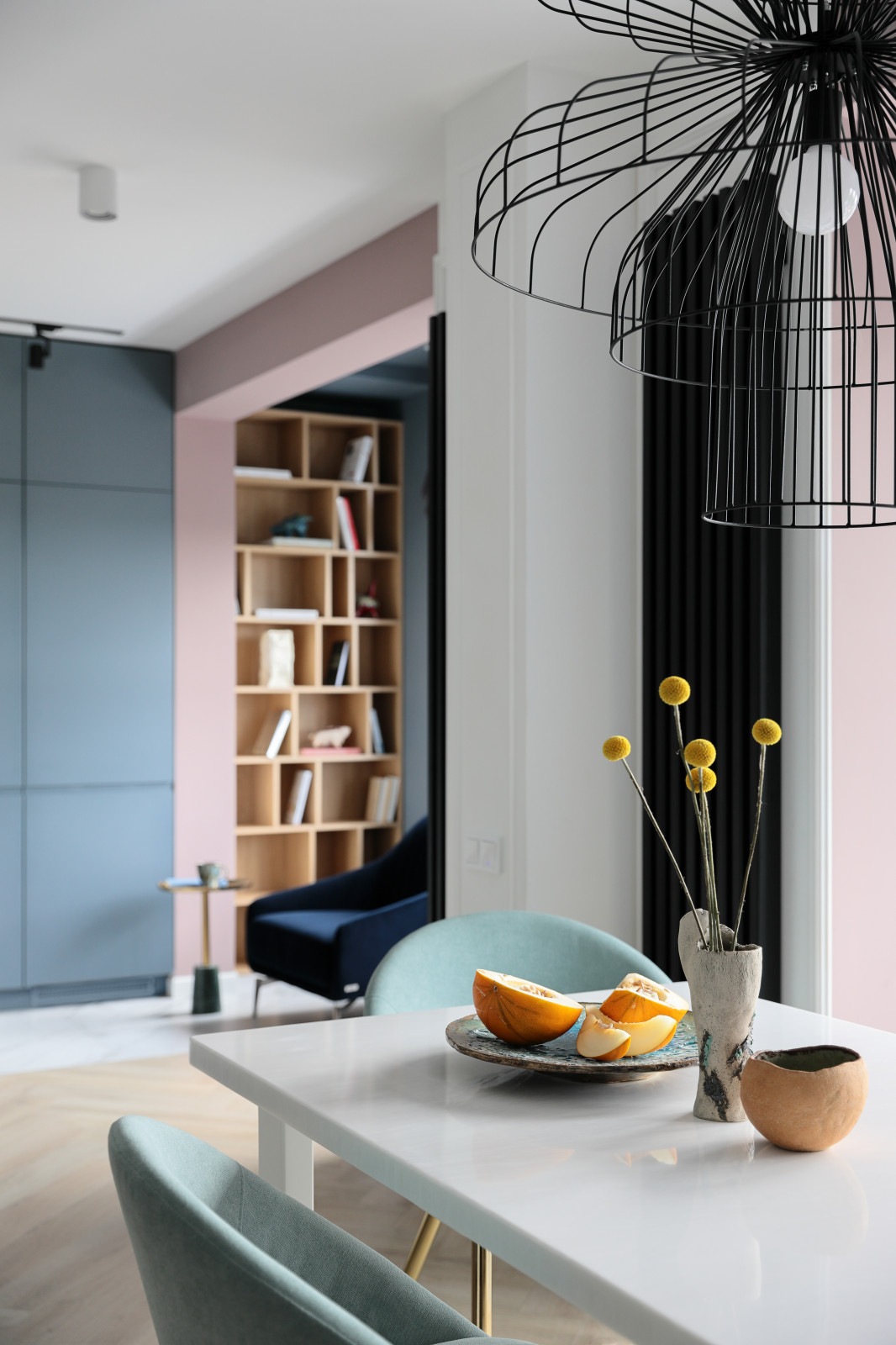 Стильная квартира с шаттерсами в Калининграде