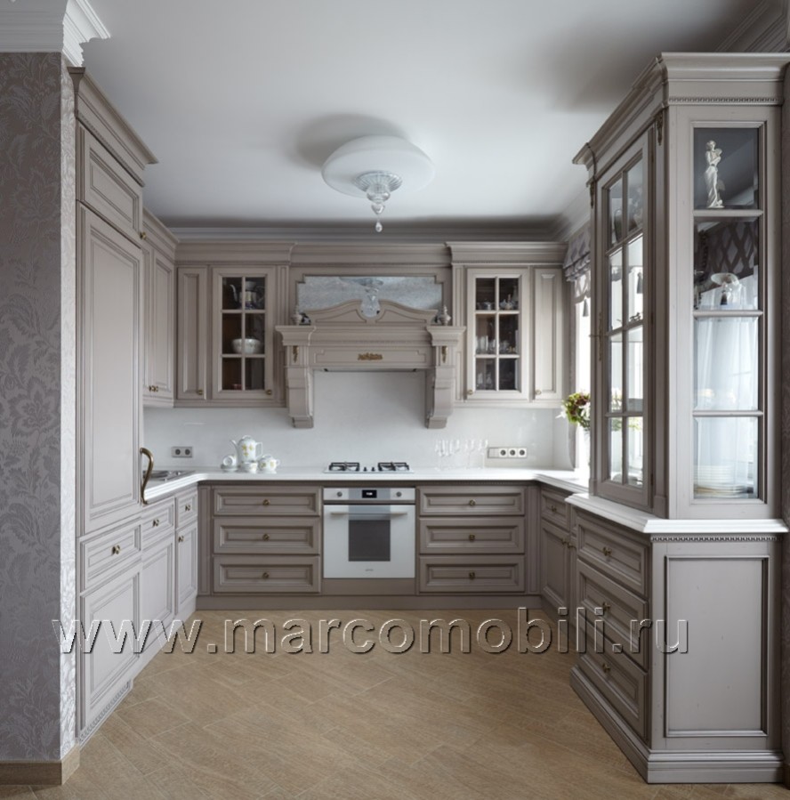 Классическая кухня с современной техникой.