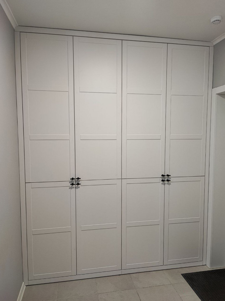 Встроенные распашные шкафы