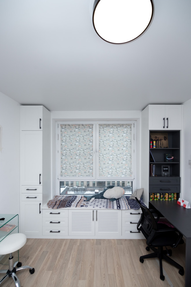 Меблировка подростковой комнаты в нейтральных цветах