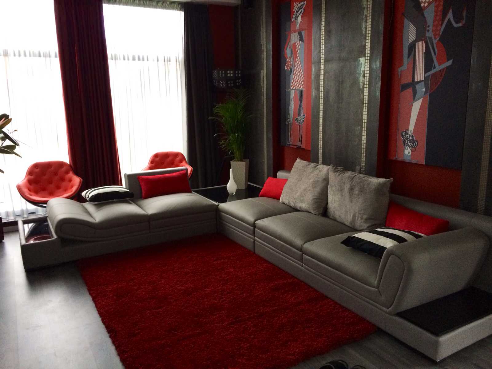 Картины на стене