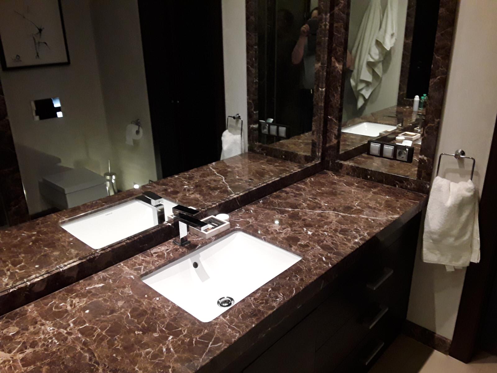 Столешница в ванной комнате