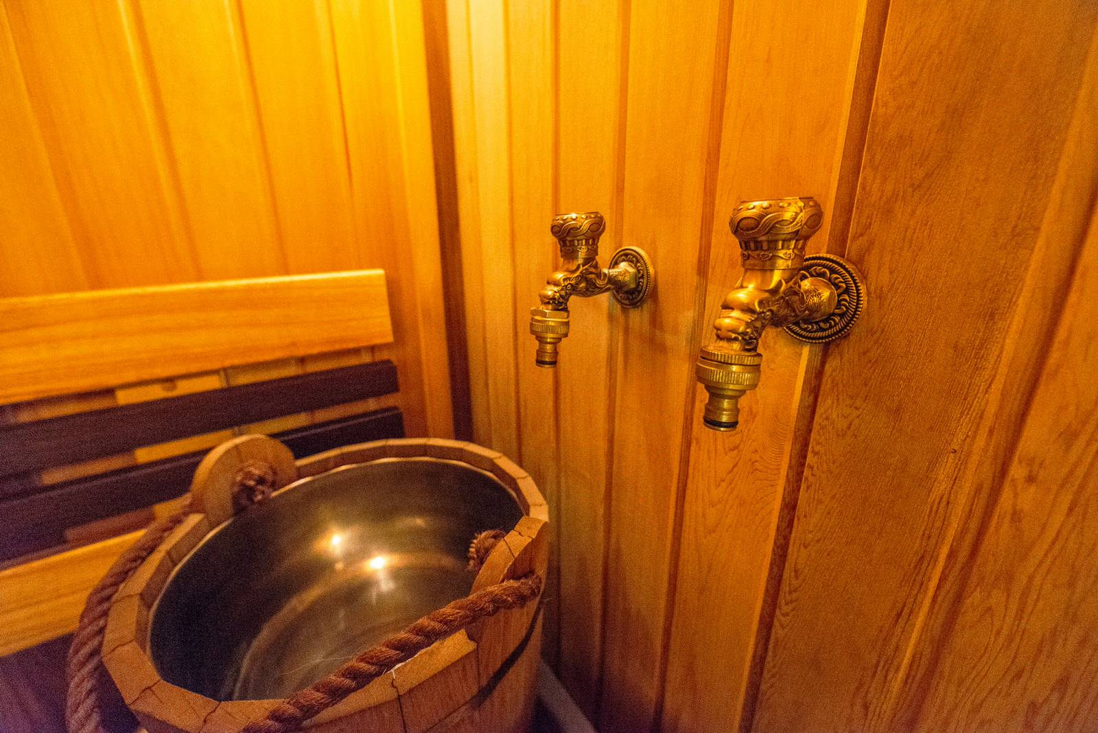 Дом с бассейном