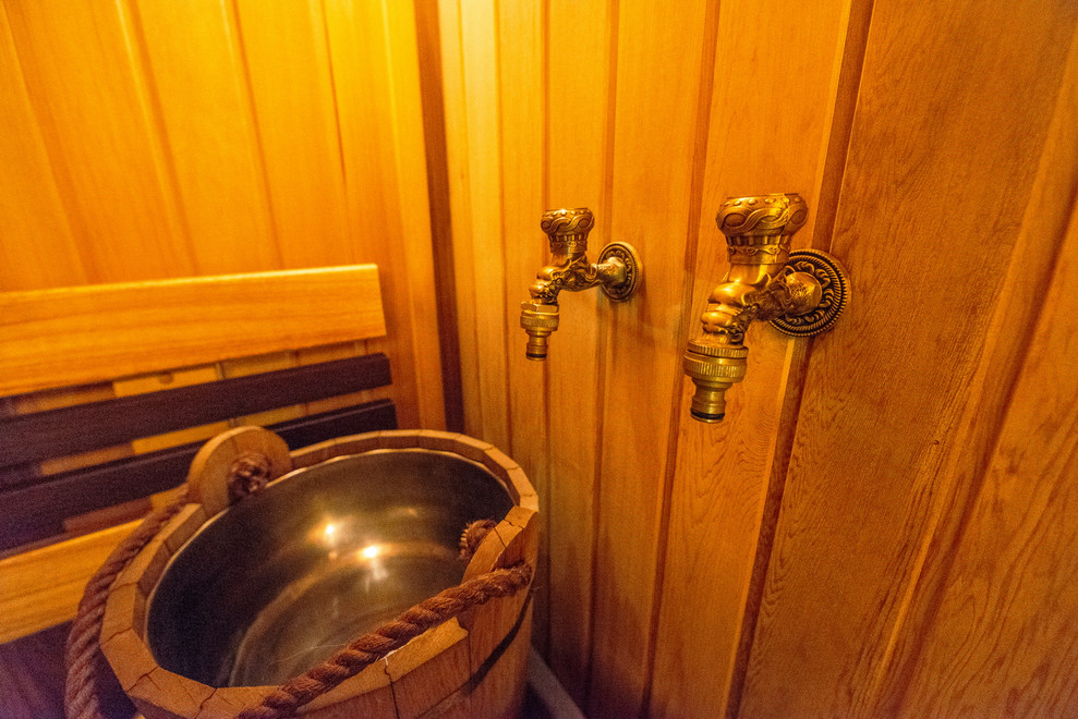 Дом с бассейном