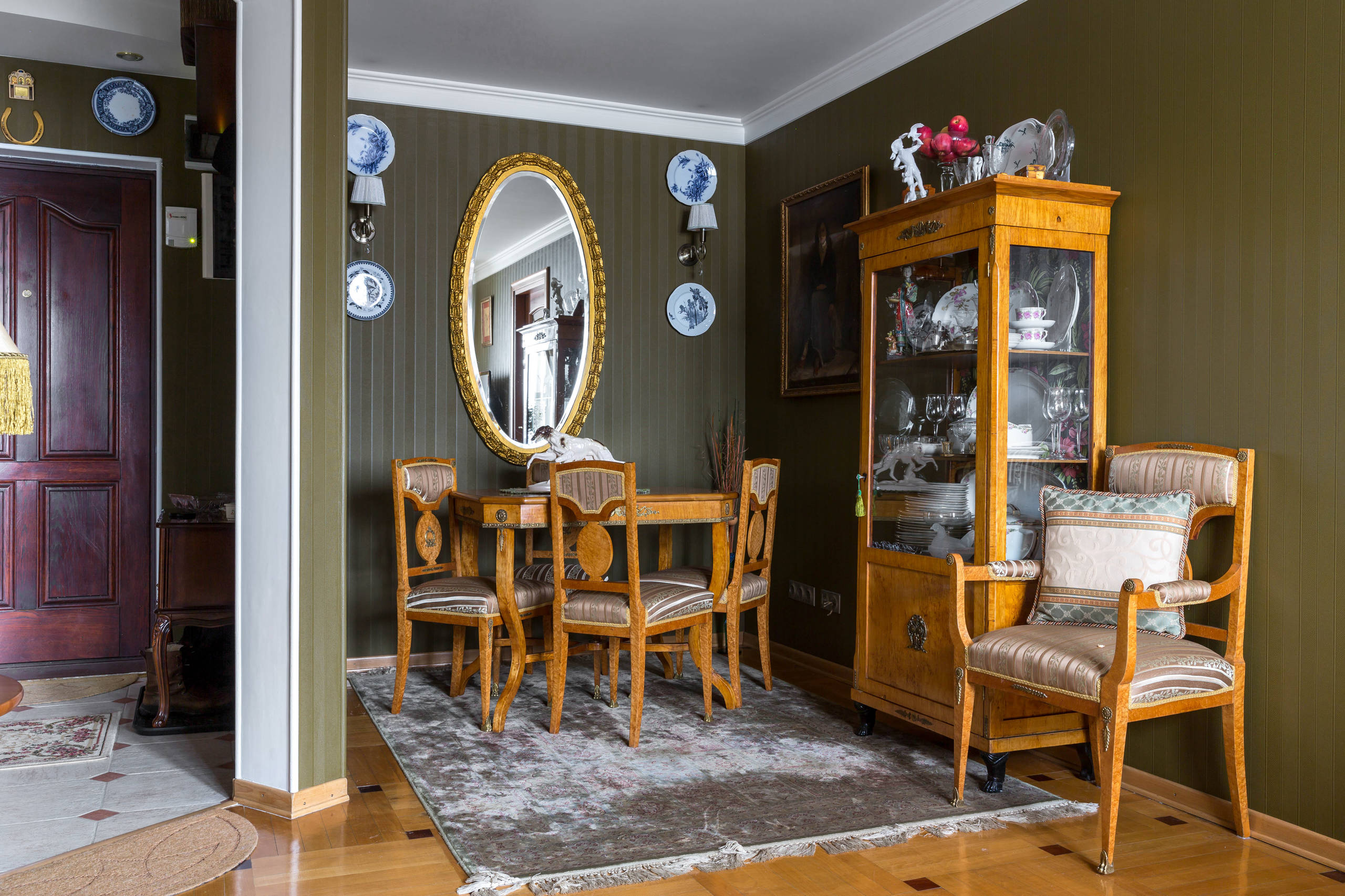 В гостях: Квартира юного ценителя антиквариата