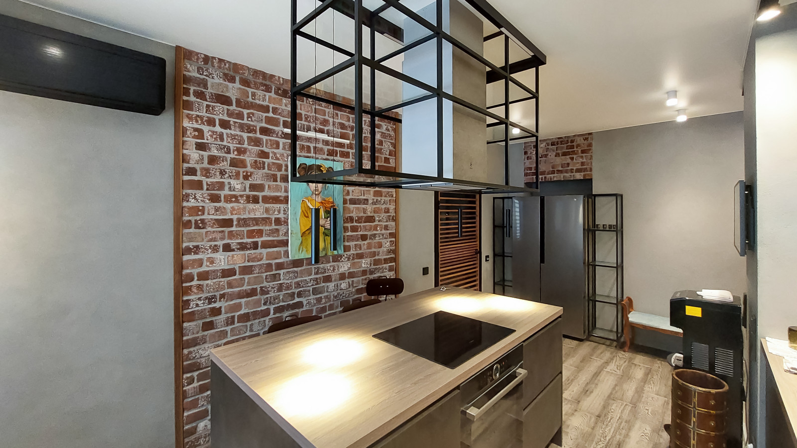 Лофт в квартире фотографа: кухня и холл, 103 кв. м.