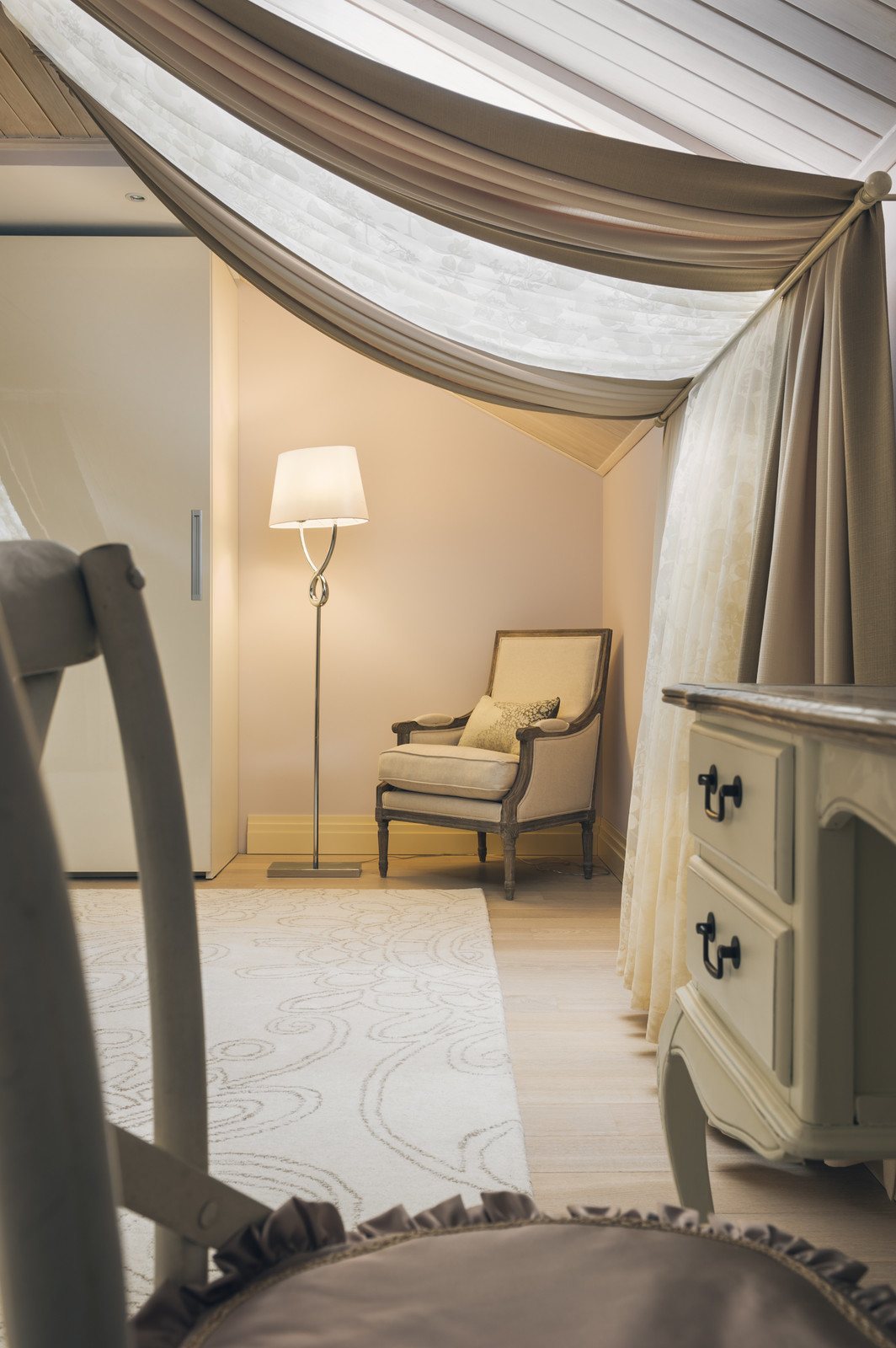 Сложные модели штор: крой, декор, установка