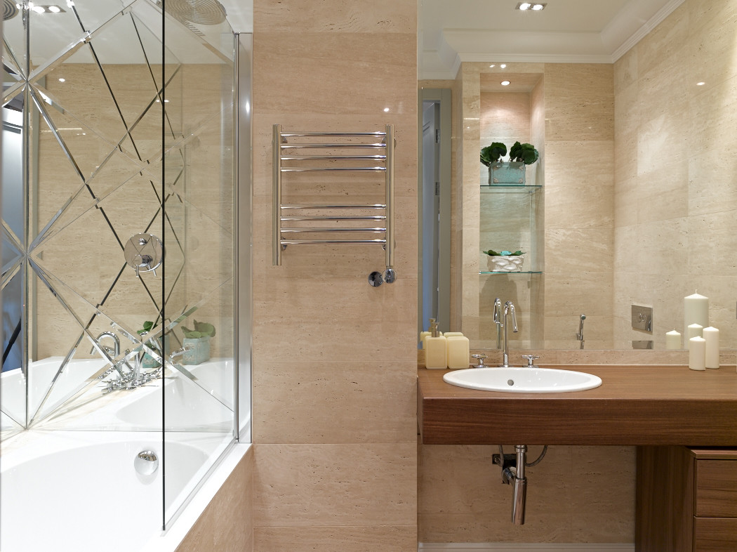 Houzz тур: Квартира с современной живописью и высокими вазами