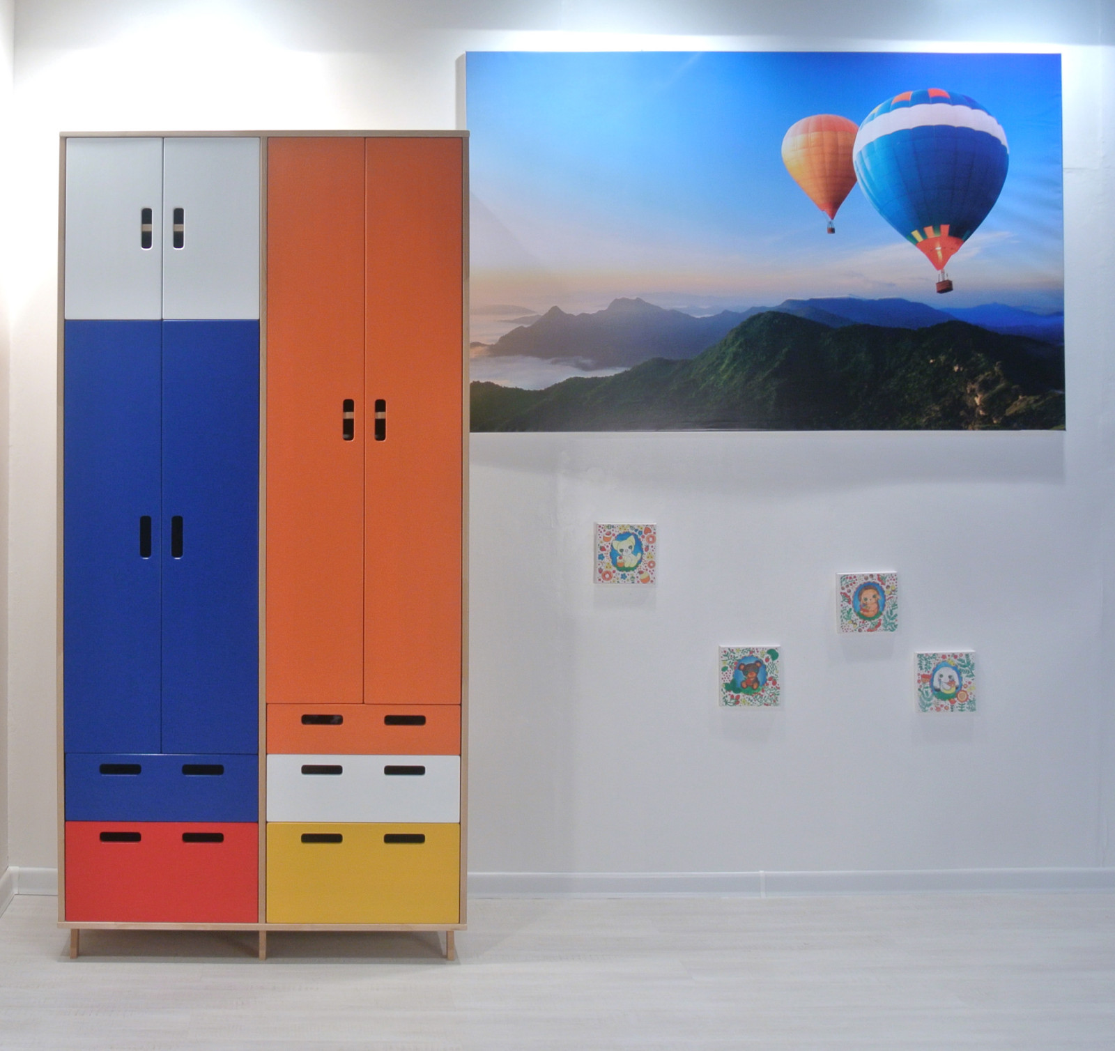 Детский платяной шкаф из дерева