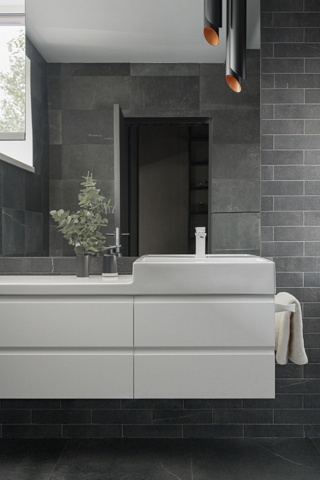 Мебельное наполнение загородного дома. "Родовое гнездо" отца и двух сыновей.