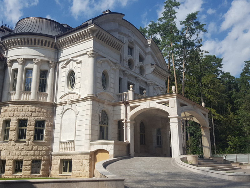 Обложка проекта: Более 600м2