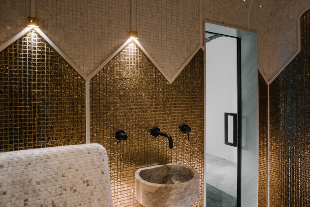 Стеклянная дверь в турецкую парную.