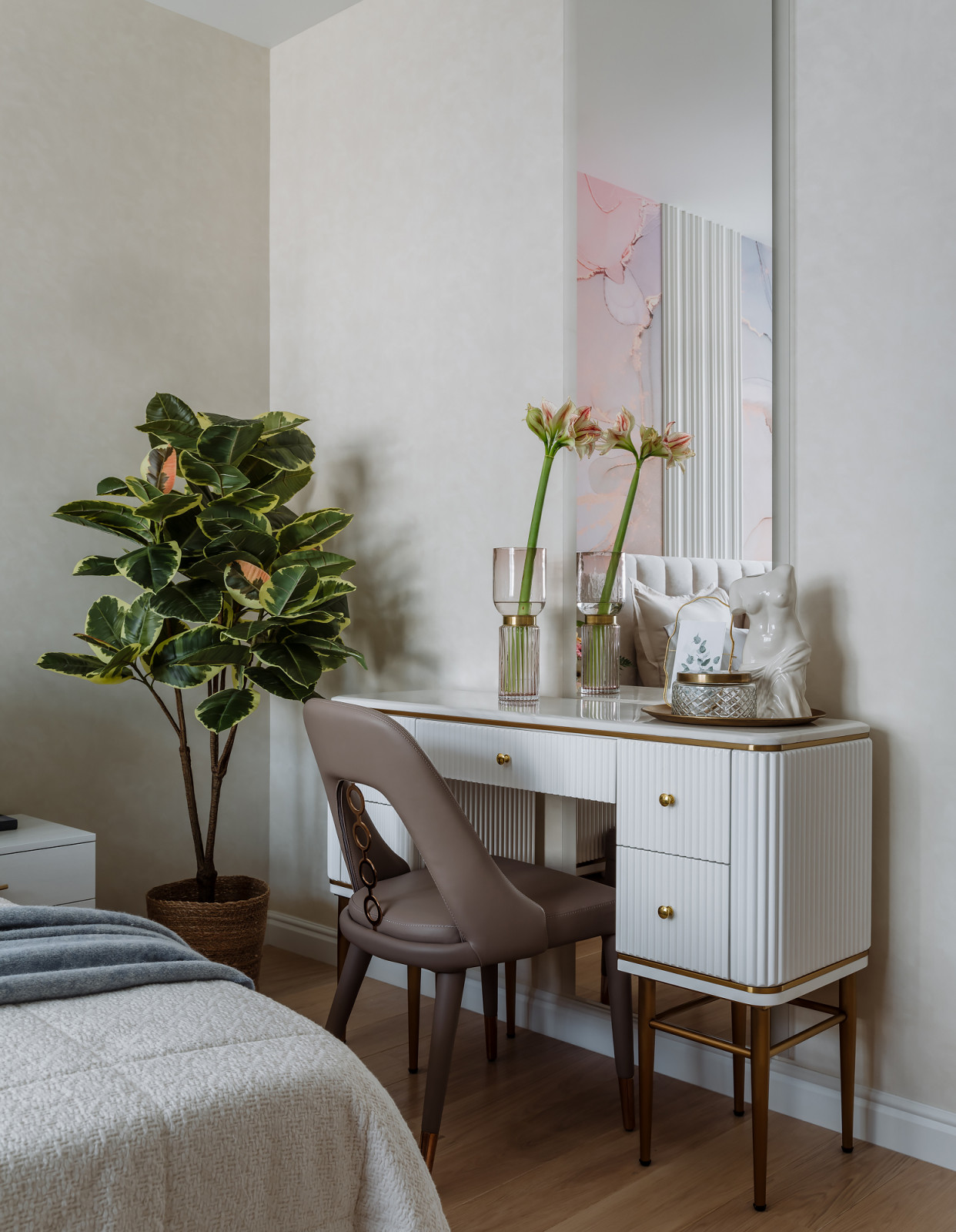 Обложка альбома: комод