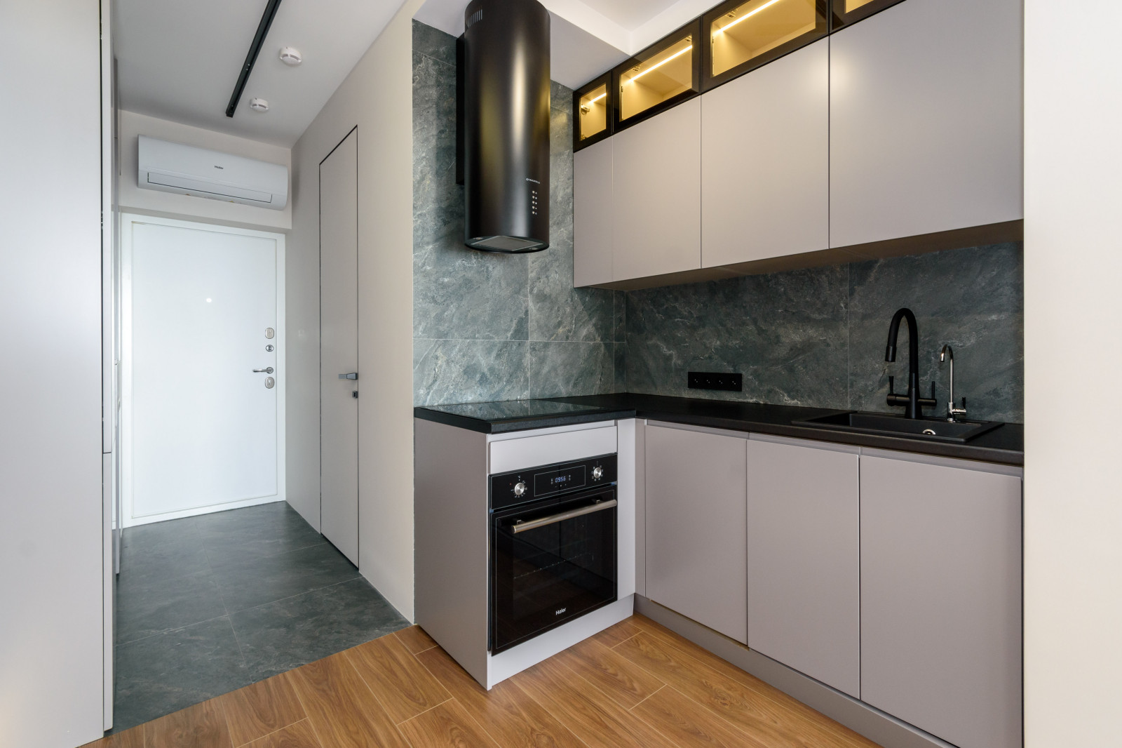 Студия в современном, минималистичном стиле