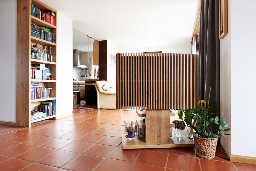 Лестница с Z-образным подступенком и книжным шкафом