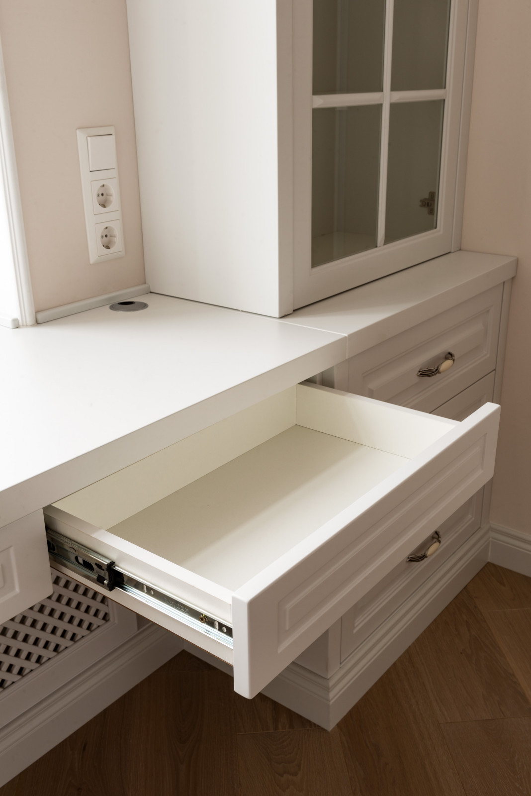 Шкафы и тумбы