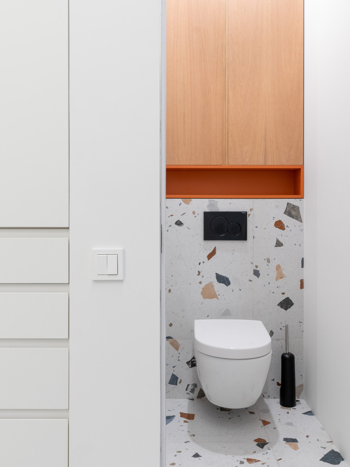 Двухкомнатная квартира с зеленой перегородкой в гостиной