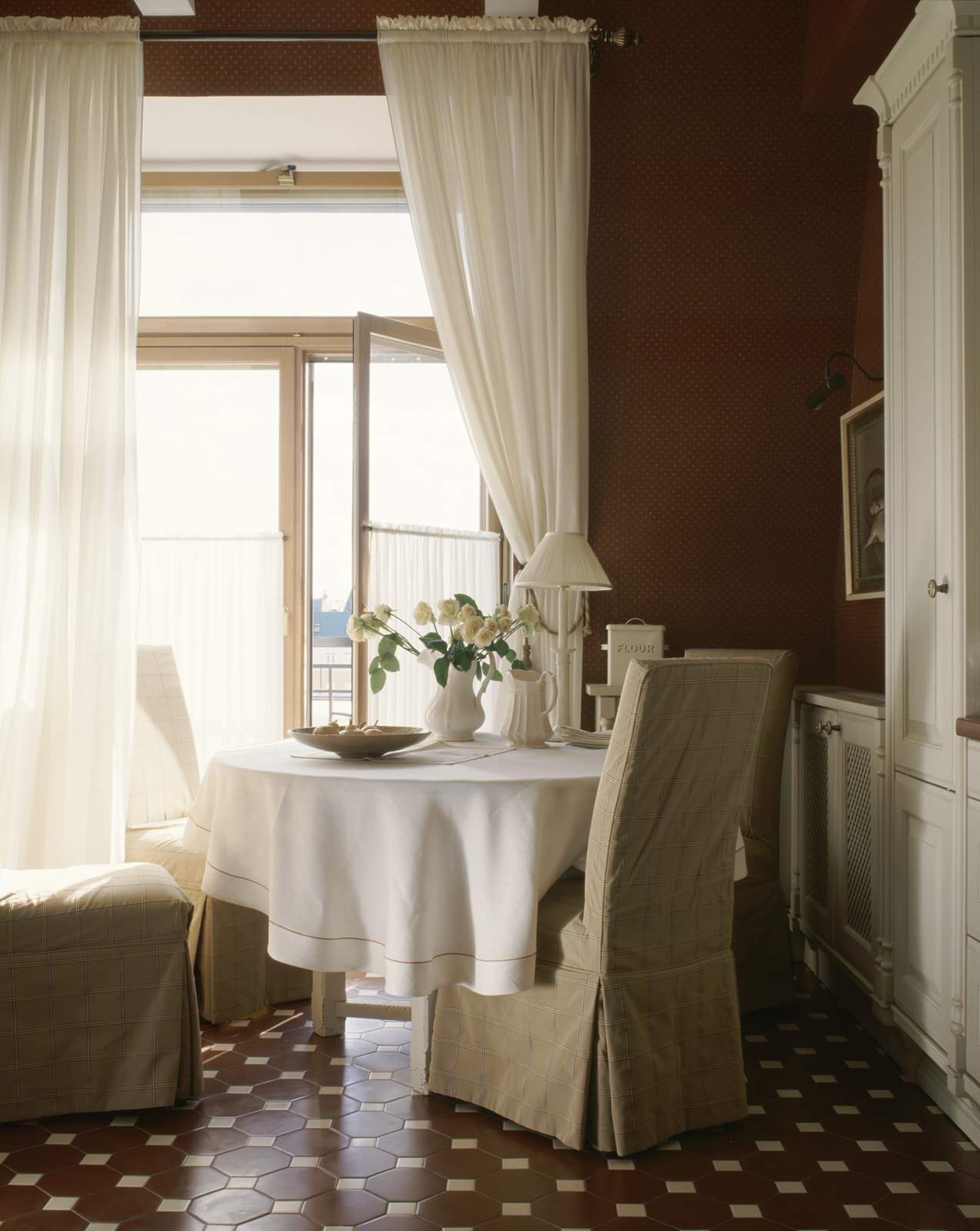 Несложная квартира белыми стихами