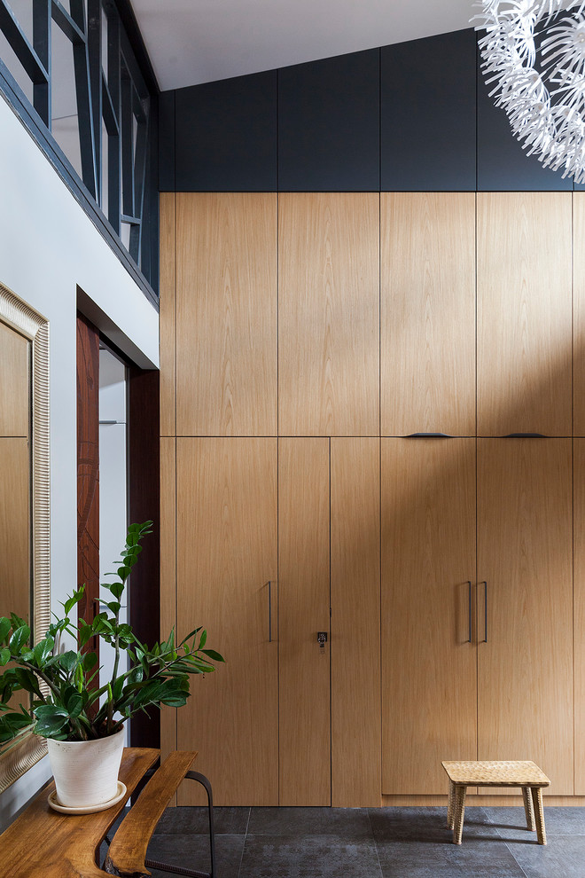 В гостях: Удивительный забор и черный-черный дом