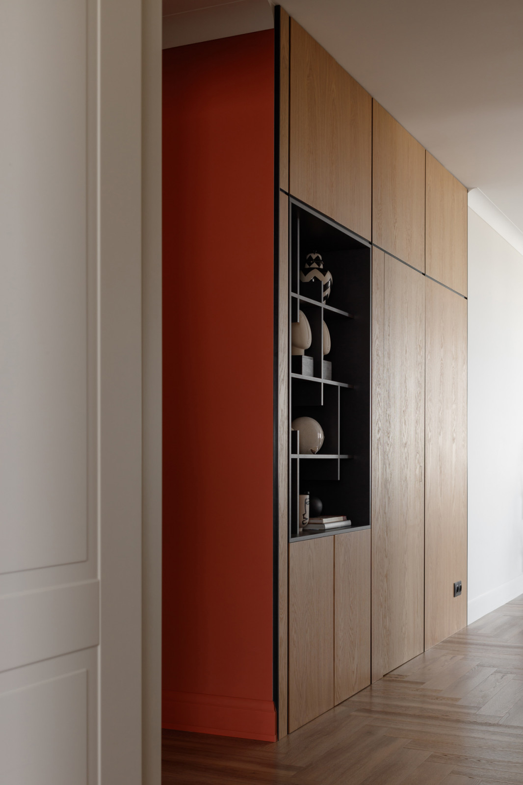 Шкаф в зоне столовой