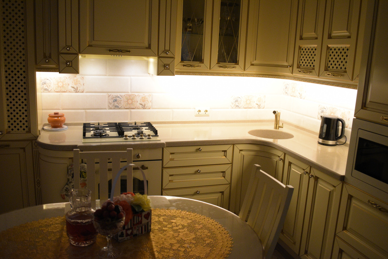 Кухня ЭКО из массива бука с золотой патиной