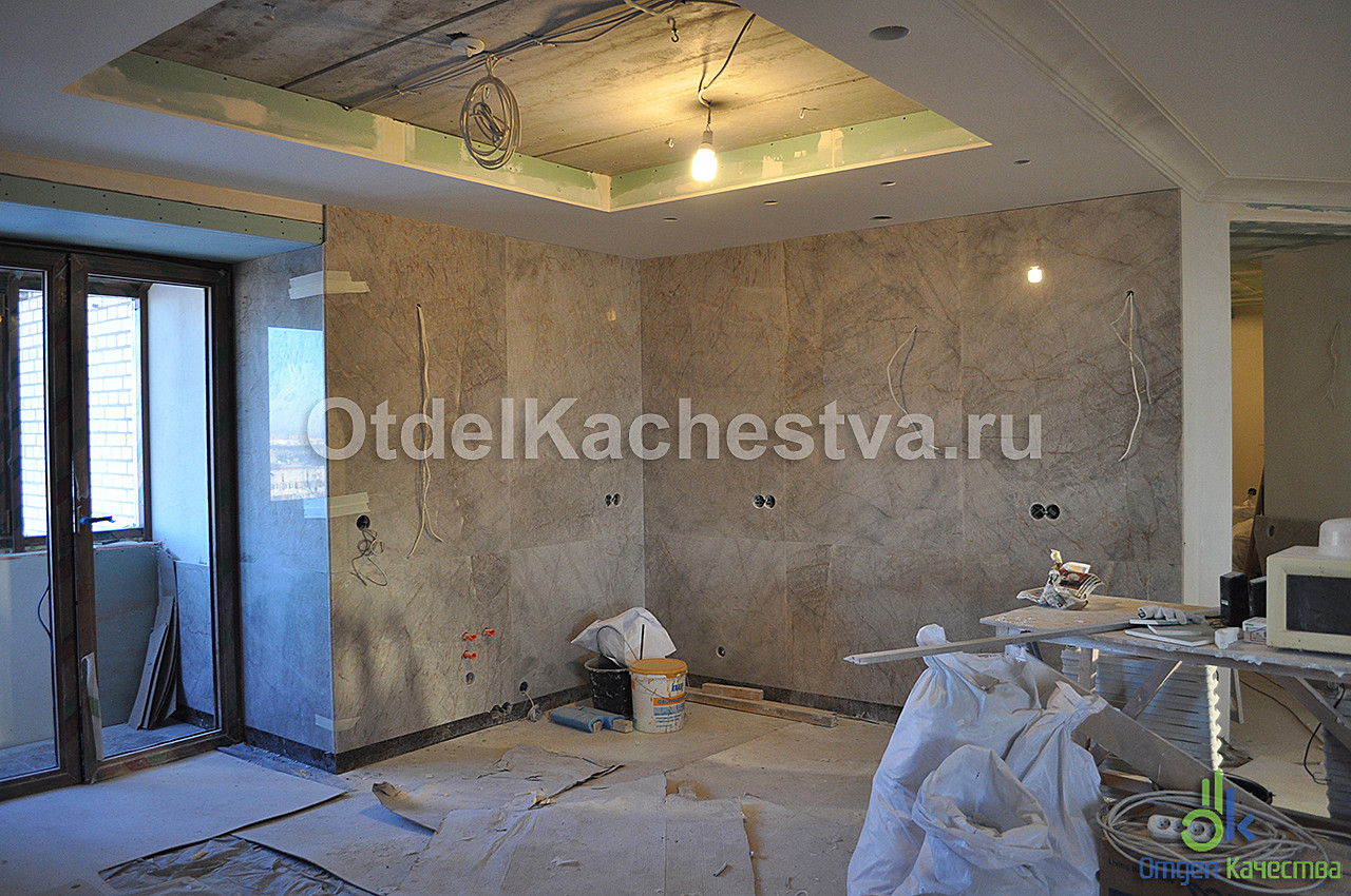 Укладка мрамора в кухне-столовой