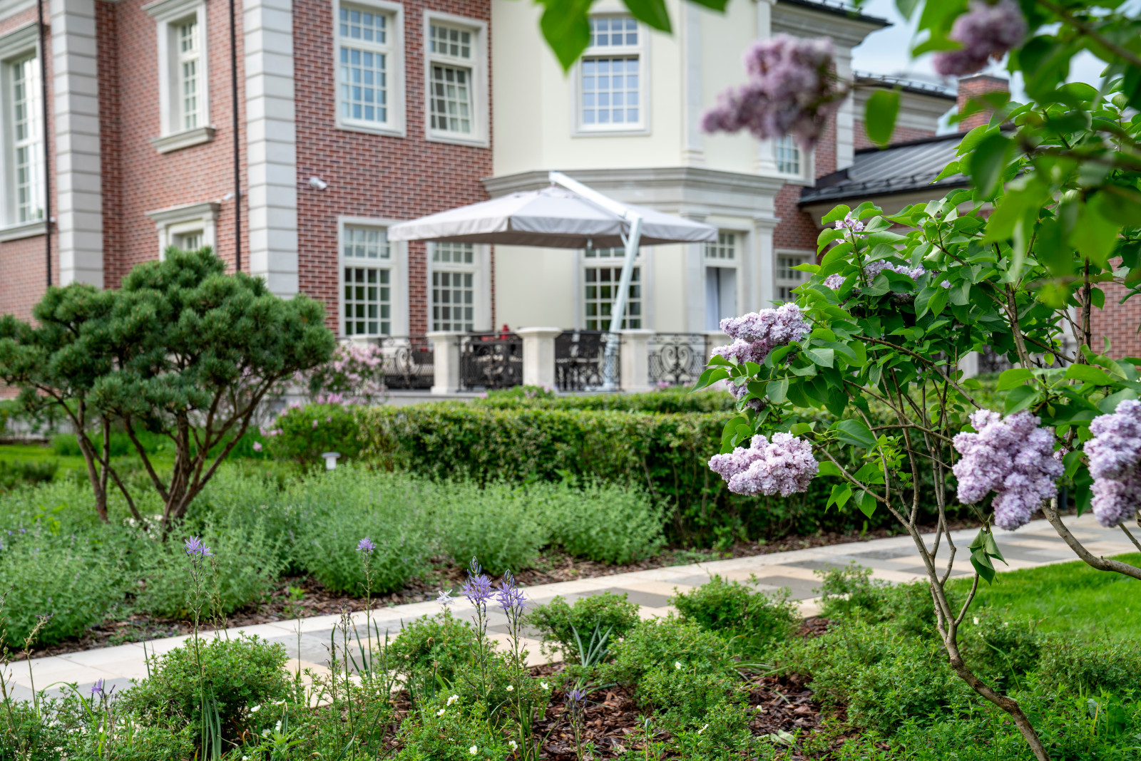 Английская неоклассика в Парквилл. 2019 г.