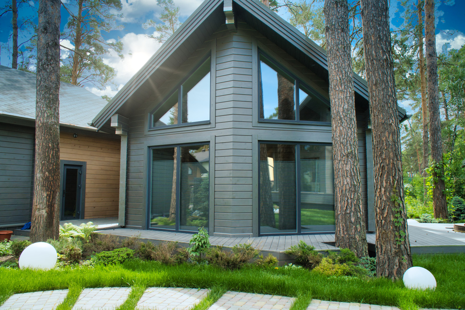 Одноэтажный загородный дом с вторым светом