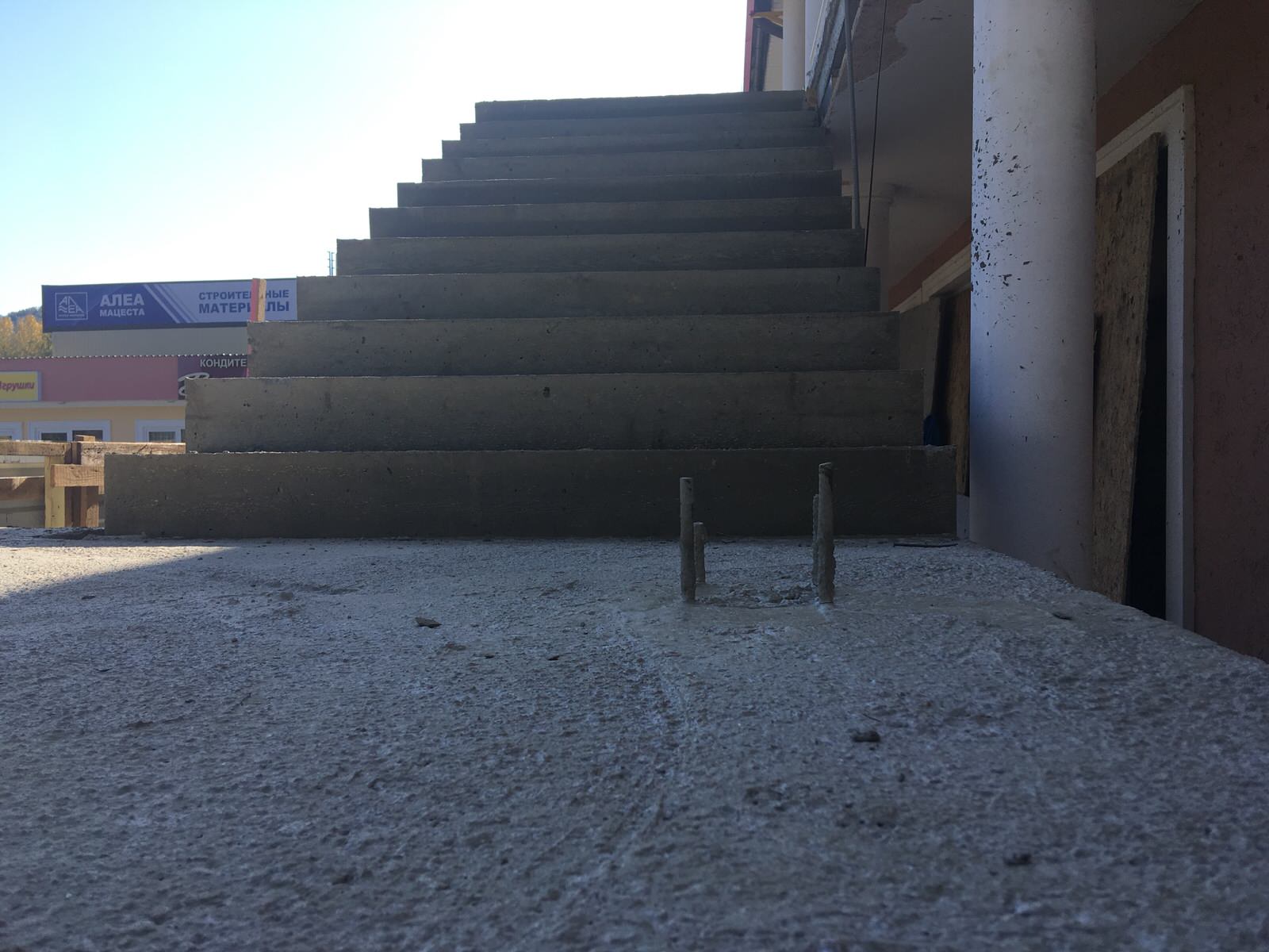 Обложка проекта: Хоста, лестница, магазин «Магнит»