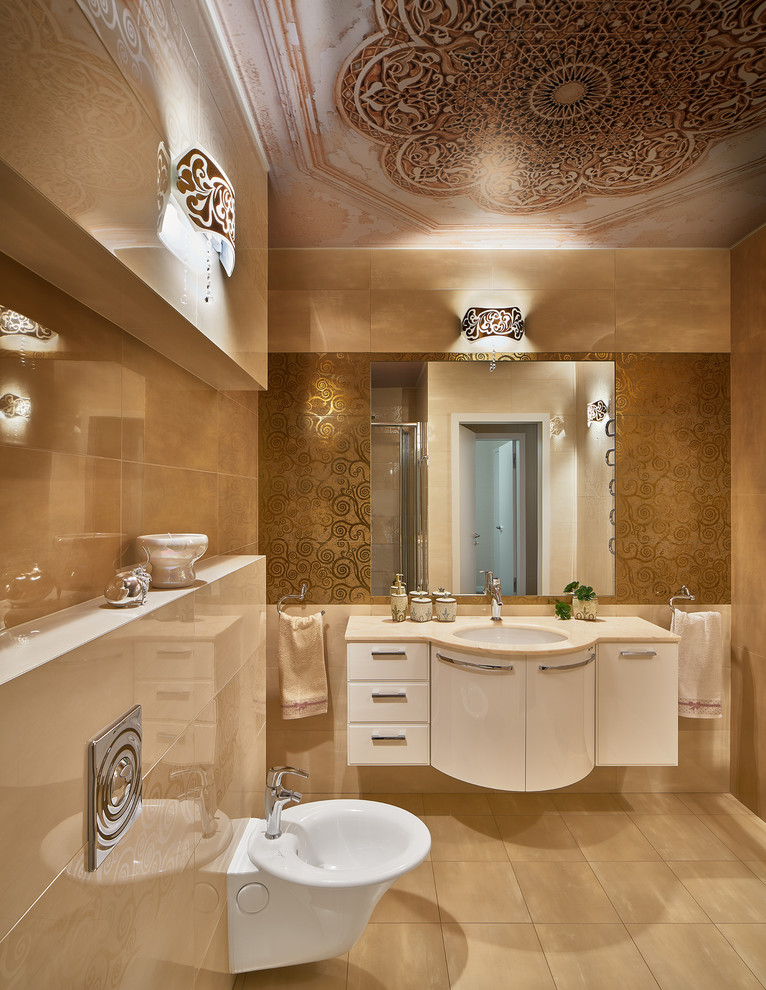 Квартира с восточными принтами на потолках