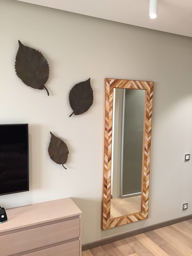 Портрет: Антон Коротков — кудесник зеркал и панно