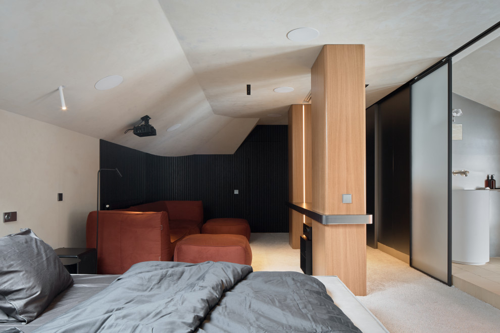 Спальня с прозрачной ванной