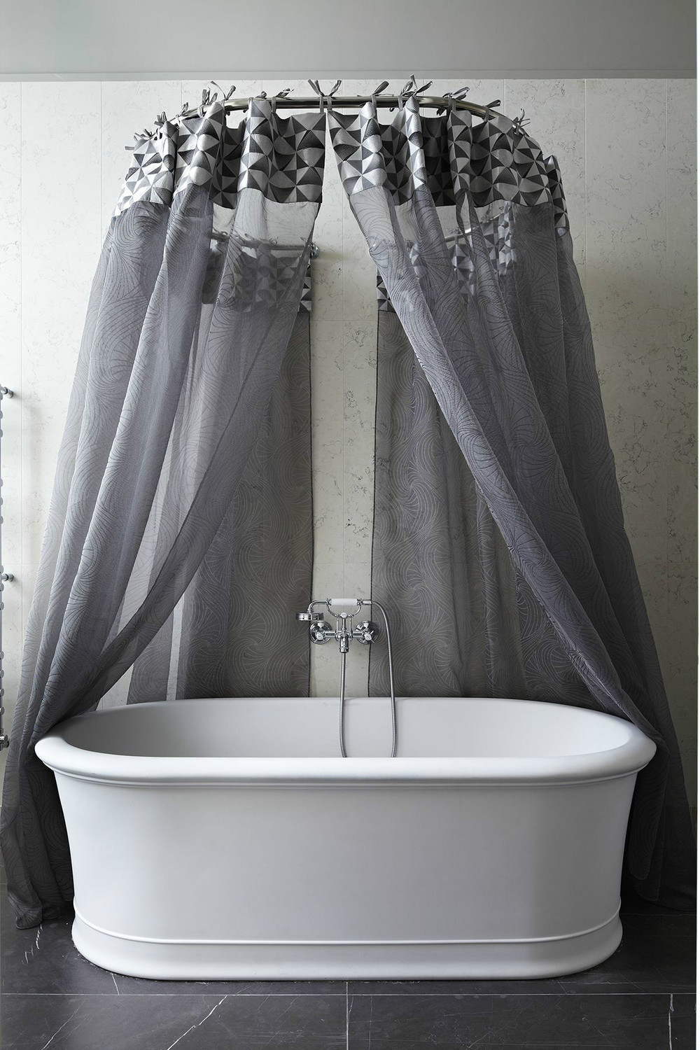 Квартира в трехэтажном особняке на набережной реки Мойки