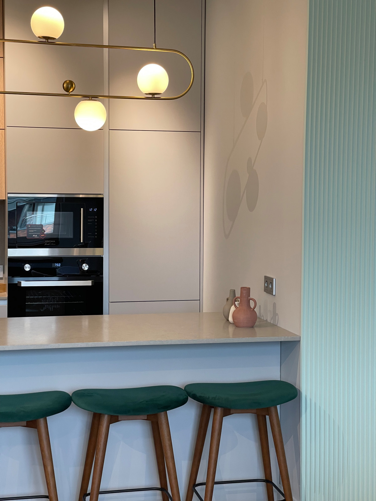 Обложка проекта: Столешница и остров из кварцевого агломерата