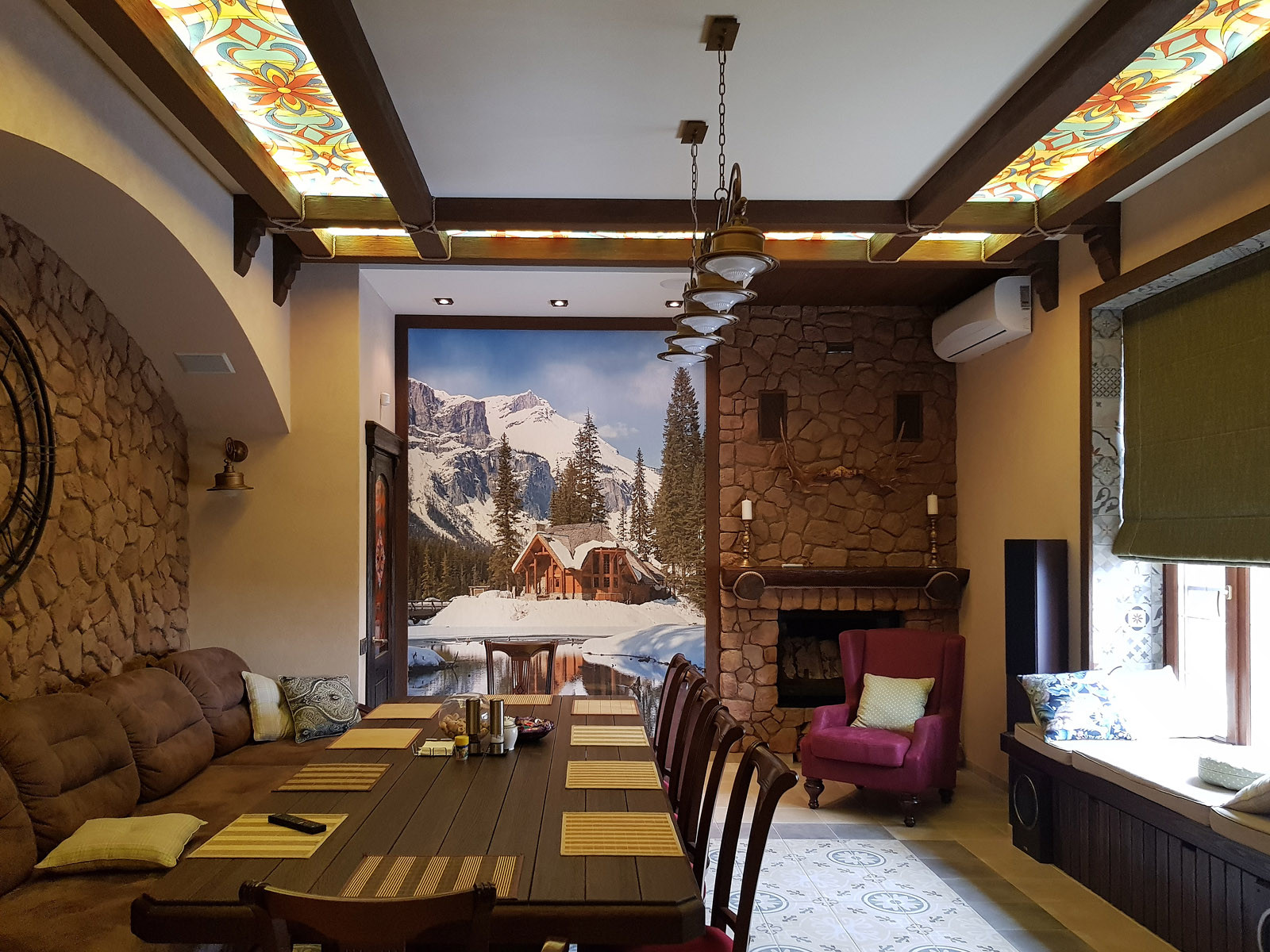 Банкетная для гостей в загородном доме(фото)