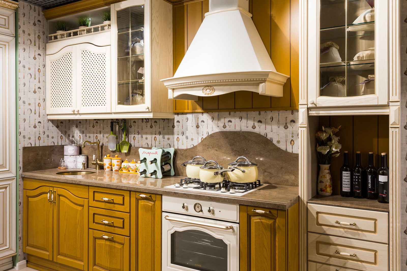 Обложка проекта: Кухни в теплых тонах