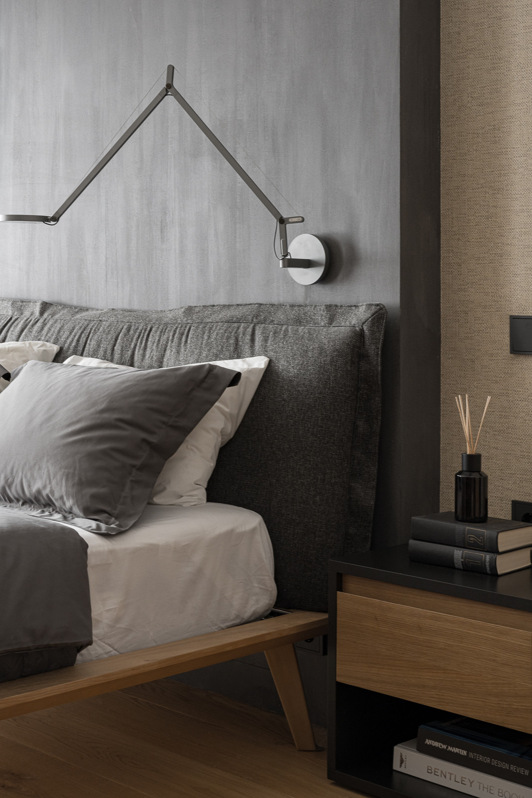 Мебельное наполнение загородного дома. "Родовое гнездо" отца и двух сыновей.