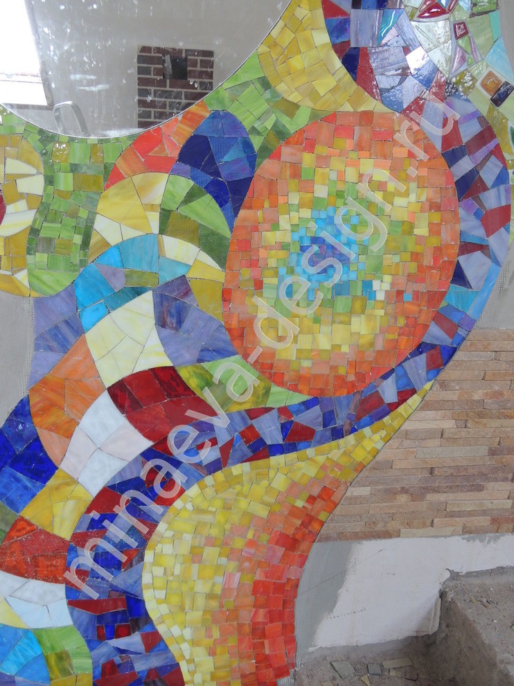 Ручная мозаика в стиле Гауди (25 кв.м), лестничный пролет