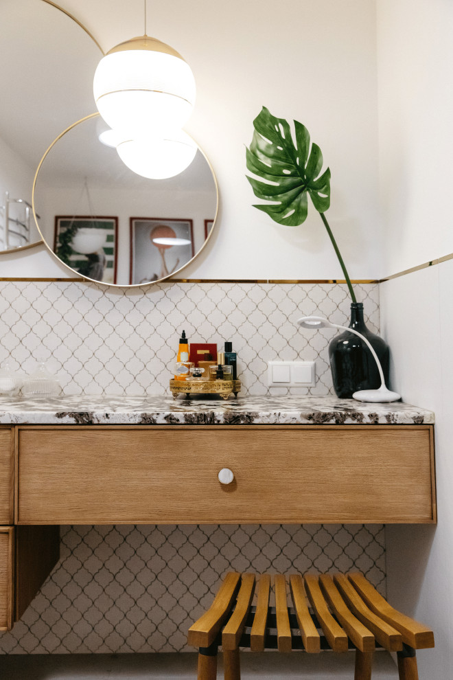 ПОдвесная система хранения со столешницей из натурального гранита и встроенной р